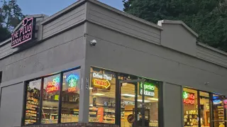 Plug Smoke Shop & Dispensary - Asheville - Biltmore