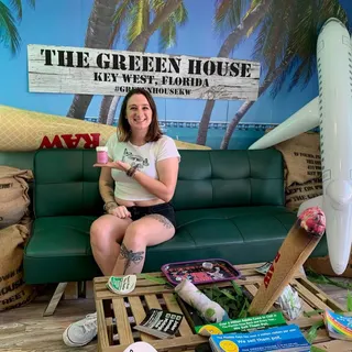 The Greeen House - 211 Duval St